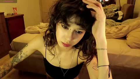 Snapshot of wavy_nights chatting on December 4, 5:05 pm Mina online show from December 4, 5:05 pm