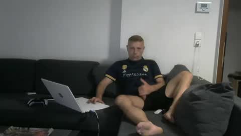 weberbenny online show from June 2, 4:03 am
