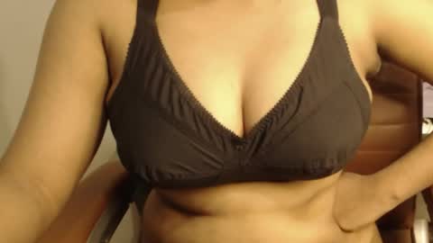 mina online show from April 18, 10:39 am