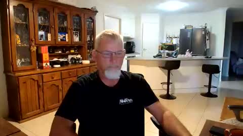 Wellhelloo online show from May 7, 7:15 am