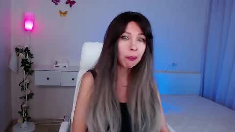 Wendi Foster online show from November 24, 7:01 pm