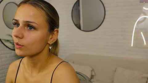 Im Wendy online show from July 3, 9:19 pm