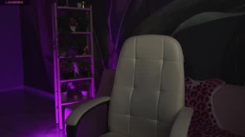 little girl who is always rightLisa online show from September 29, 2:10 am