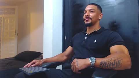 Wesley Rogger online show from October 5, 10:17 pm