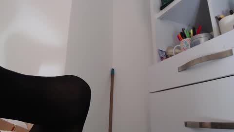 Snapshot of wet_liss chatting on February 20, 12:08 am Diva online show from February 20, 12:08 am