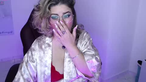 Snapshot of wet_liss chatting on February 15, 2:04 am Diva online show from February 15, 2:04 am