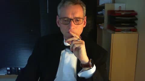 Snapshot of wetsuitedman chatting on December 23, 1:13 pm Franz online show from December 23, 1:13 pm