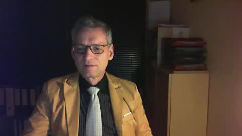 Snapshot of wetsuitedman chatting on February 21, 5:31 pm Franz online show from February 21, 5:31 pm