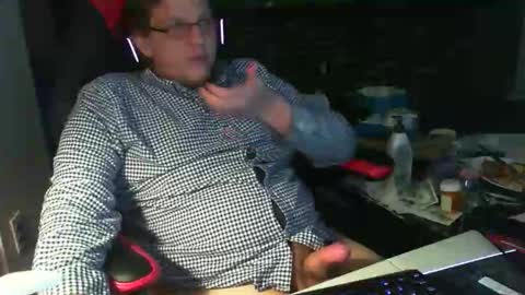 whateverdude555 online show from March 2, 10:38 pm