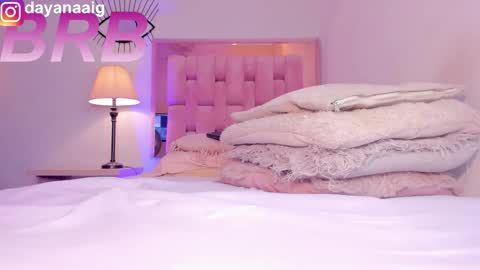 Snapshot of whiite_snow_ chatting on September 19, 10:02 pm Sara online show from September 19, 10:02 pm
