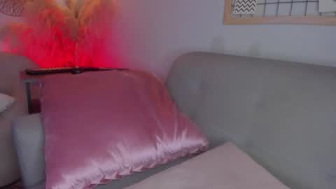Snapshot of whiite_snow_ chatting on January 8, 5:26 pm Sara online show from January 8, 5:26 pm