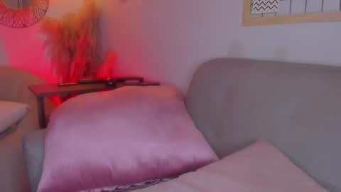 Snapshot of whiite_snow_ chatting on January 15, 10:35 pm Sara online show from January 15, 10:35 pm