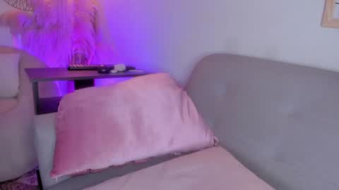 Snapshot of whiite_snow_ chatting on February 5, 9:50 pm Sara online show from February 5, 9:50 pm