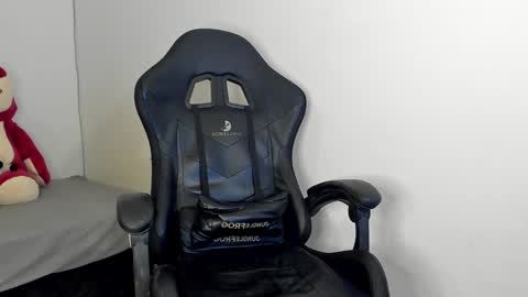 Snapshot of white_jacob chatting on December 12, 3:10 am Camilo R online show from December 12, 3:10 am