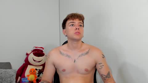Snapshot of white_jacob chatting on February 6, 12:00 am Camilo R online show from February 6, 12:00 am