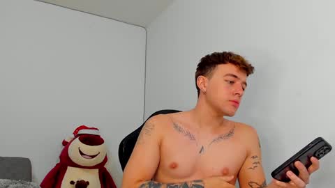 Snapshot of white_jacob chatting on December 29, 10:36 pm Camilo R online show from December 29, 10:36 pm
