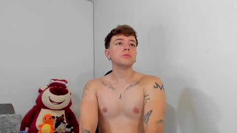 Snapshot of white_jacob chatting on February 2, 10:28 pm Camilo R online show from February 2, 10:28 pm