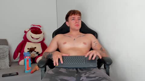 Snapshot of white_jacob chatting on January 18, 1:30 am Camilo R online show from January 18, 1:30 am