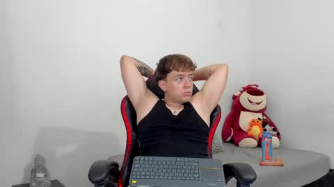 Snapshot of white_jacob chatting on February 19, 2:55 am Camilo R online show from February 19, 2:55 am