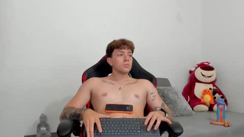 Snapshot of white_jacob chatting on February 26, 6:51 am Camilo R online show from February 26, 6:51 am