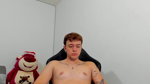 Snapshot of white_jacob chatting on January 9, 3:58 am Camilo R online show from January 9, 3:58 am