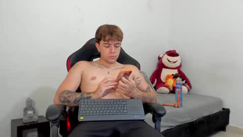 Snapshot of white_jacob chatting on March 8, 3:28 am Camilo R online show from March 8, 3:28 am