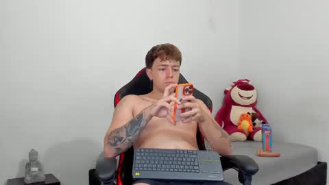 Snapshot of white_jacob chatting on February 15, 10:21 pm Camilo R online show from February 15, 10:21 pm