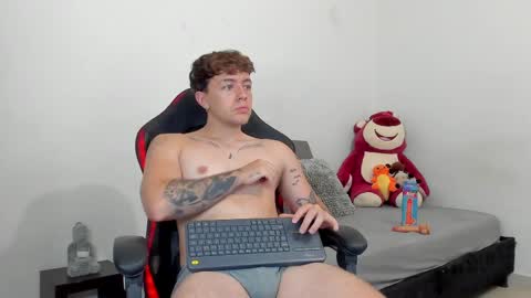 Snapshot of white_jacob chatting on March 11, 4:19 am Camilo R online show from March 11, 4:19 am