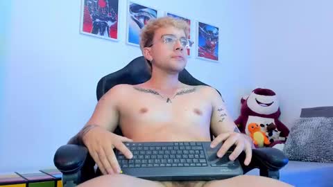 Snapshot of white_jacob chatting on September 17, 11:57 am Camilo R online show from September 17, 11:57 am