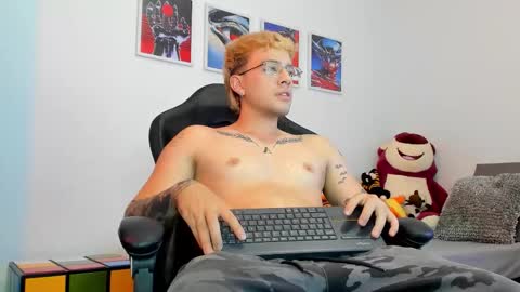 Snapshot of white_jacob chatting on September 13, 7:55 am Camilo R online show from September 13, 7:55 am