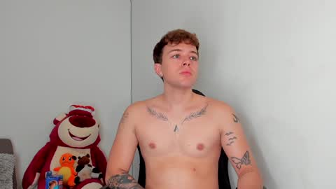 Snapshot of white_jacob chatting on January 20, 12:04 am Camilo R online show from January 20, 12:04 am