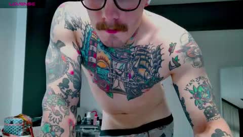 Snapshot of white_king999 chatting on September 9, 11:54 am Max online show from September 9, 11:54 am
