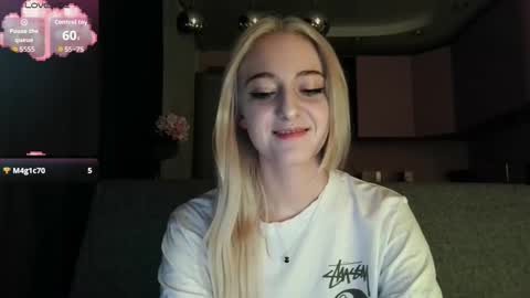 Snapshot of white_liilly chatting on September 17, 10:46 pm Lina online show from September 17, 10:46 pm