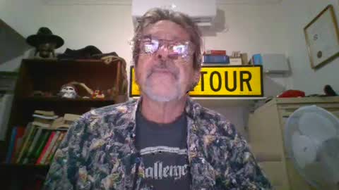 whiteboomer online show from August 6, 9:18 am