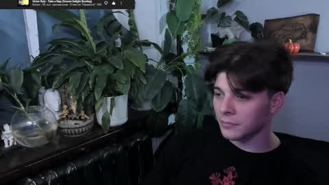 Gus online show from October 27, 9:15 pm