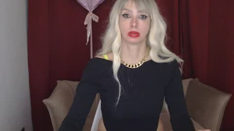 Snapshot of whitequeen888 chatting on February 3, 8:35 pm White Queen online show from February 3, 8:35 pm