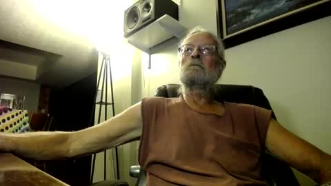 whofcares2 online show from October 6, 12:39 am