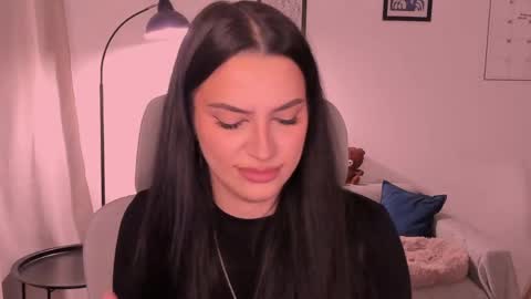 whoislulu online show from April 8, 9:29 pm