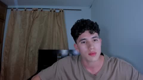 whos_he online show from November 29, 11:34 pm