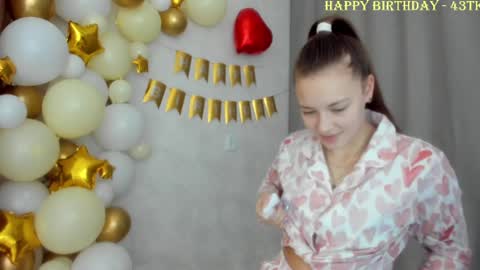Snapshot of why_again_me chatting on January 20, 5:48 pm Veronica online show from January 20, 5:48 pm