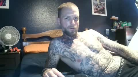 Snapshot of whyteboi8989 chatting on September 19, 3:21 am whyteboi8989 online show from September 19, 3:21 am