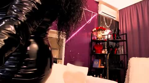 Milf Amy online show from September 11, 5:09 am