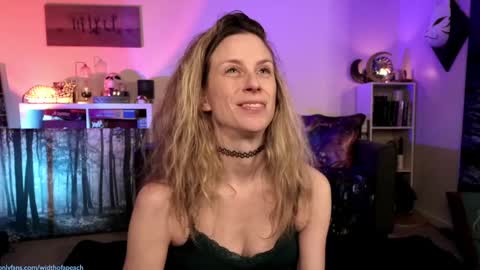 Snapshot of widthofapeach chatting on February 19, 3:17 am Gretchen Jimmy online show from February 19, 3:17 am