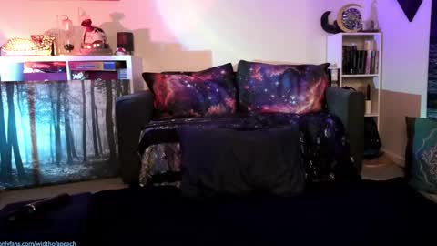 Snapshot of widthofapeach chatting on March 3, 2:36 am Gretchen Jimmy online show from March 3, 2:36 am
