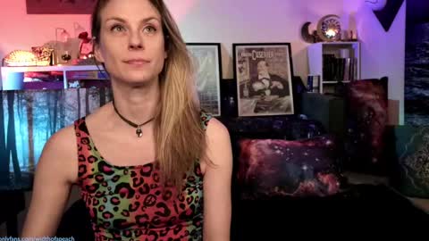Snapshot of widthofapeach chatting on February 28, 5:37 am Gretchen Jimmy online show from February 28, 5:37 am