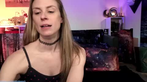 Snapshot of widthofapeach chatting on March 7, 2:36 am Gretchen Jimmy online show from March 7, 2:36 am