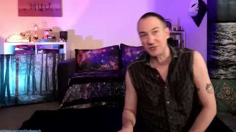 Snapshot of widthofapeach chatting on February 18, 10:49 am Gretchen Jimmy online show from February 18, 10:49 am
