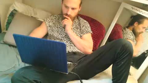 wilclyde1996 online show from July 31, 5:52 am