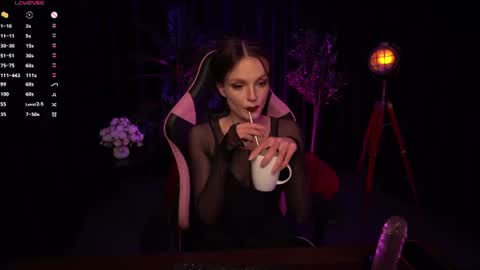 Alice online show from June 20, 3:51 pm