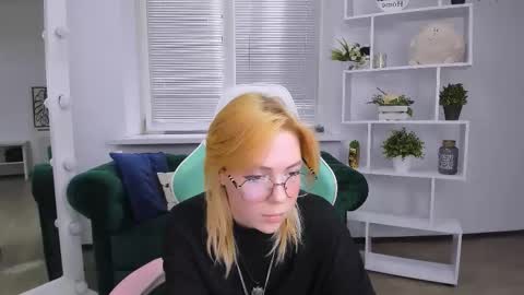 wild_berry_soul online show from October 17, 6:39 am